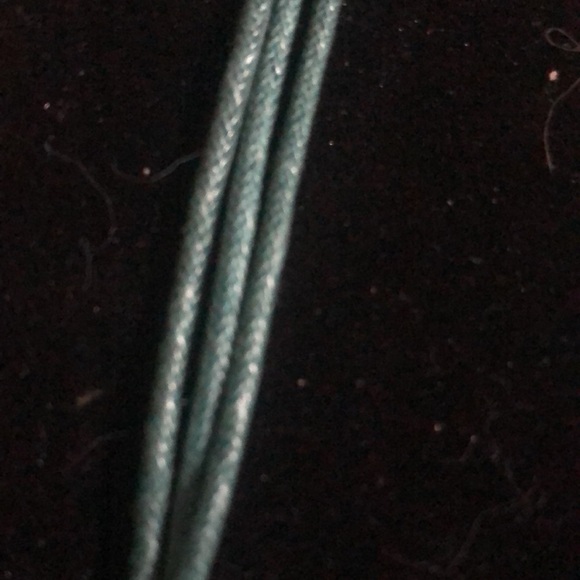 Glass green round stone pendent necklace​ - Picture 4 of 8